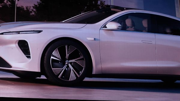 سيارة كهرباء  ET7