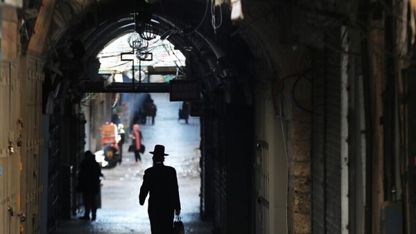 فيروس كورونا يتفشى