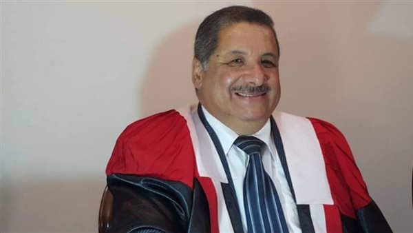 لدكتور محمود فواز