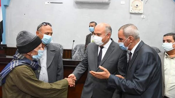 المحافظ أثناء التكريم