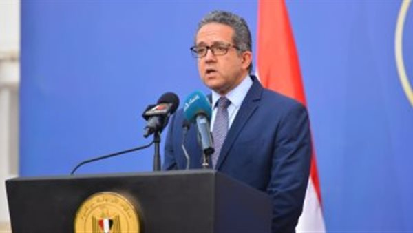 وزير السياحة والاثار