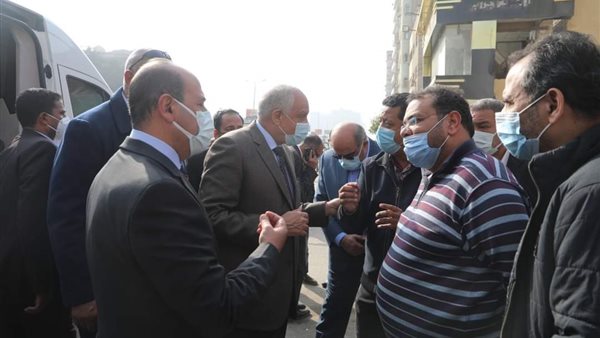 محافظ الجيزة أثناء