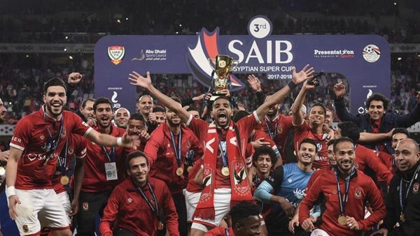 فريق الأهلي متوجًا