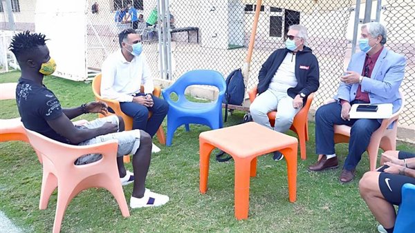 صورة تجمع اللاعب