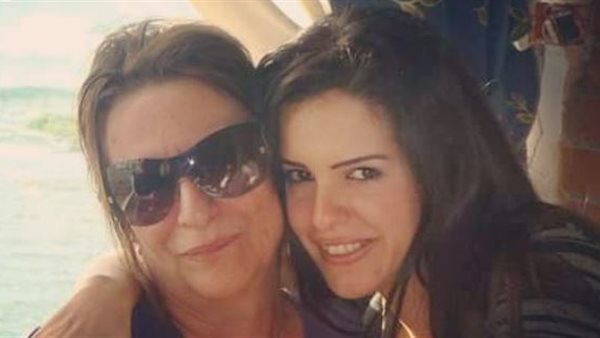 دنيا عبد العزيز 