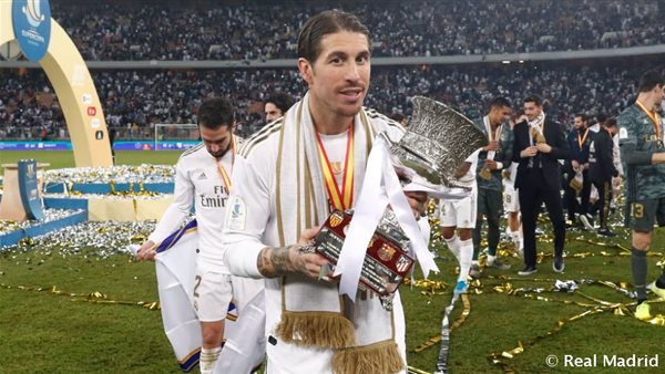 سيرجيو راموس يحمل