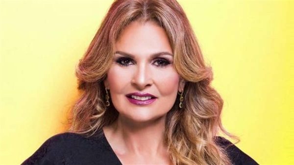 الفنانة يسرا 