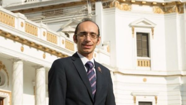 النائب محمد عبد العزيز