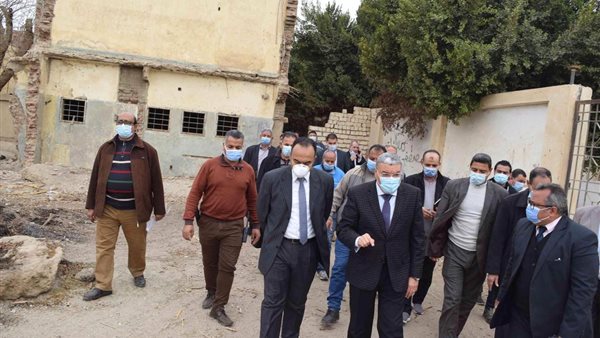 جانب من جولة المحافظ