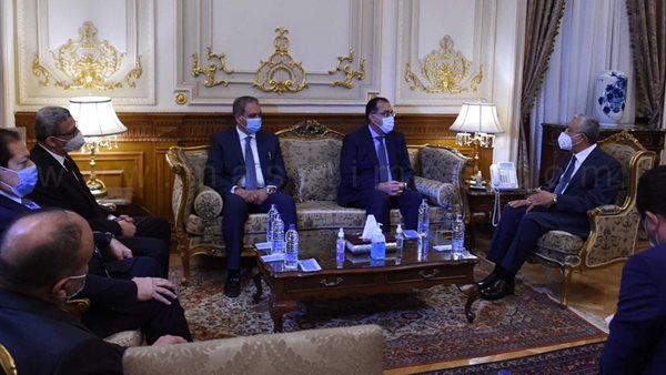 مدبولي يهنىء رئيس