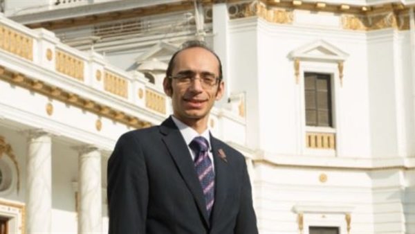 النائب محمد عبد العزيز