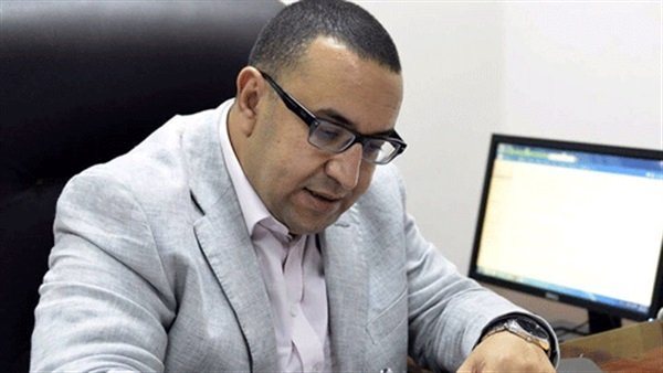 الكاتب الصحفي وائل