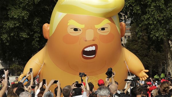 منطاد ترامب الرضيع