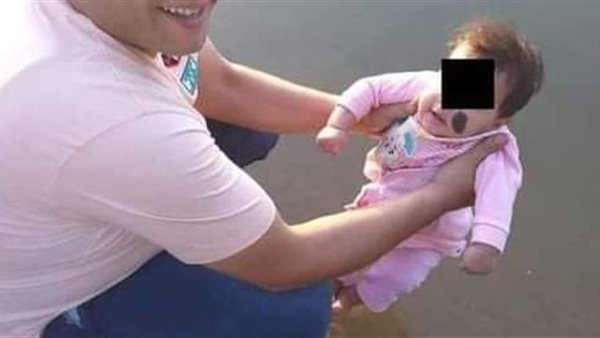 المتهم وطفلته 