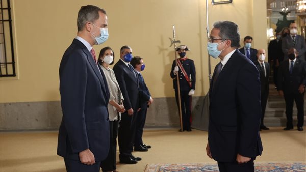 وزير السياحة و الملك