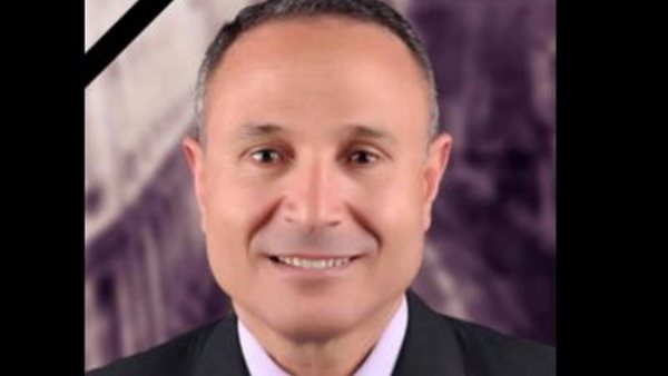 الكاتب الصحفي مصطفى