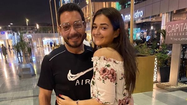 ملك أحمد زاهر ووالدها