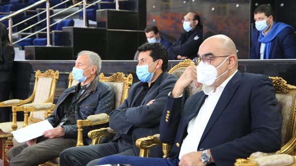 وزير الرياضة مع حسن