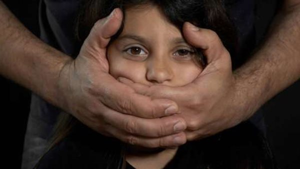 الاعتداء على الأطفال