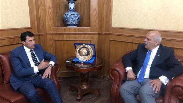 وزير الشباب والرياضة