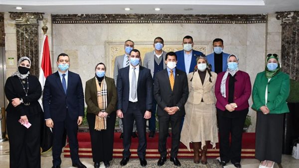 وزير الرياضة في الاجتماع