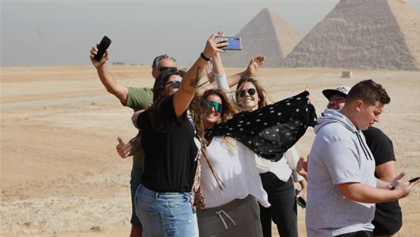 وفود الإعلام في الأهرامات