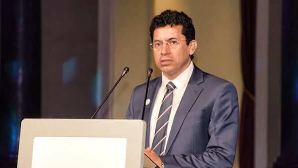 وزير الشباب والرياضة