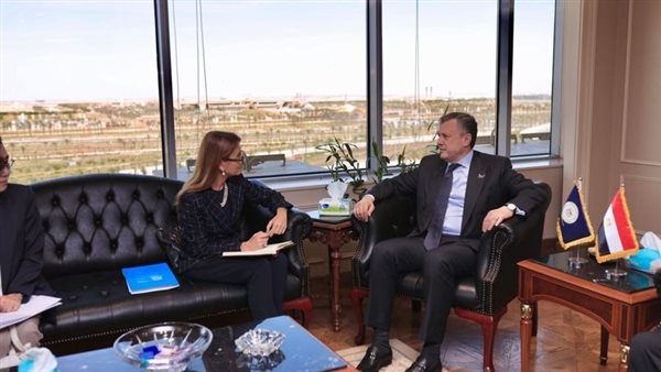  أحمد عيسي والدكتورة