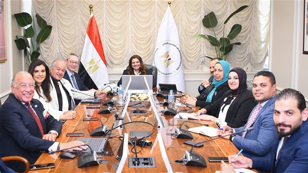  وزيرة الهجرة