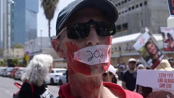 عائلات الأسري تحتشد