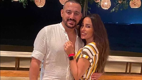 الفنان دياب وزوجته