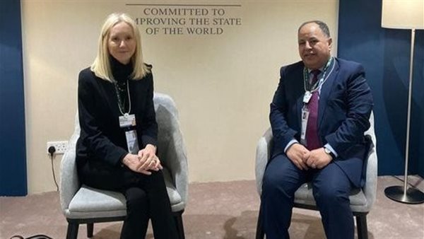 وزير المالية مع كلير