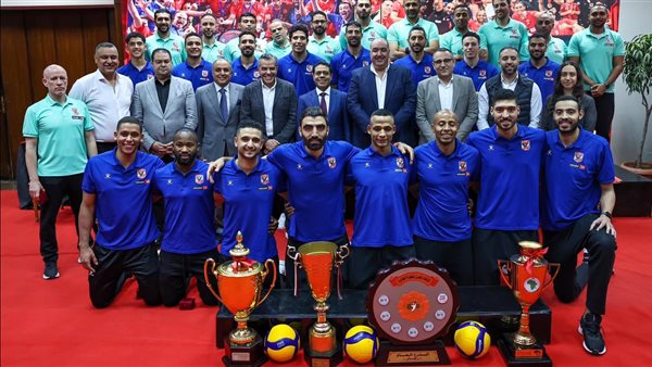 تكريم رجال طائرة