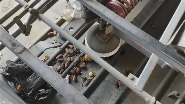 كيس مخلفات أعلى قطار