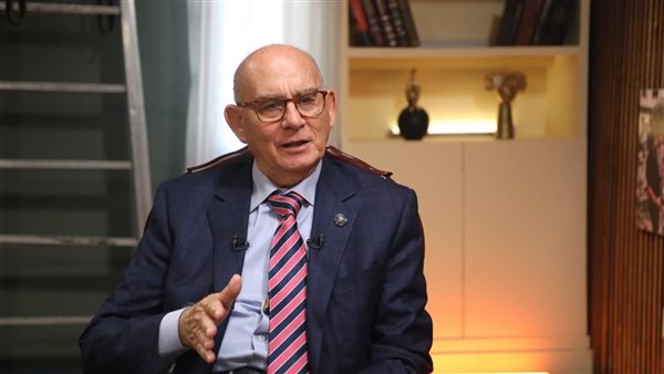 الدكتور أكرم السيسي،