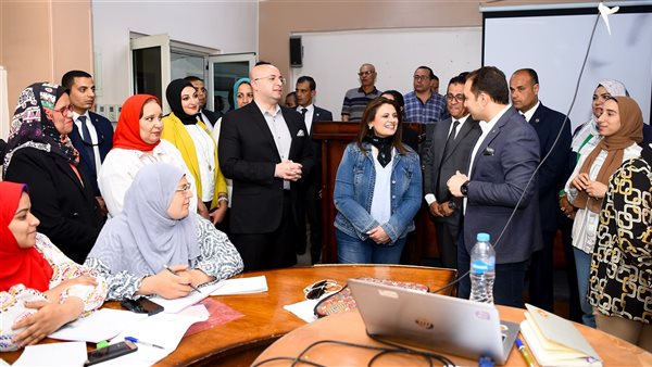  وزيرة الهجرة