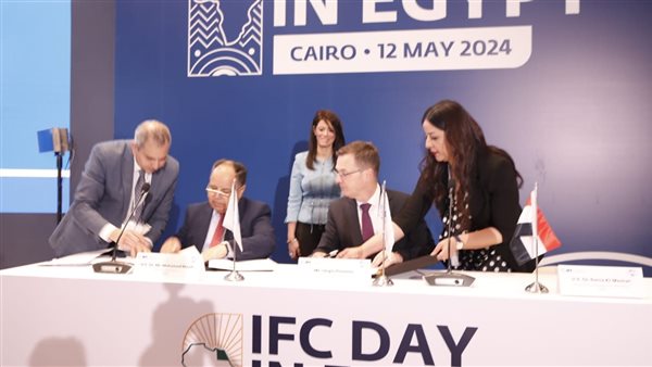 وزير المالية،