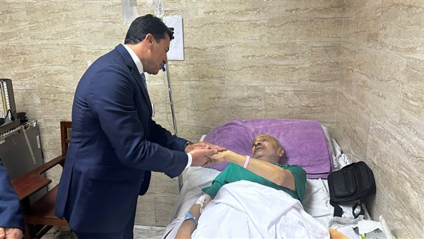 وزير الرياضة يزور