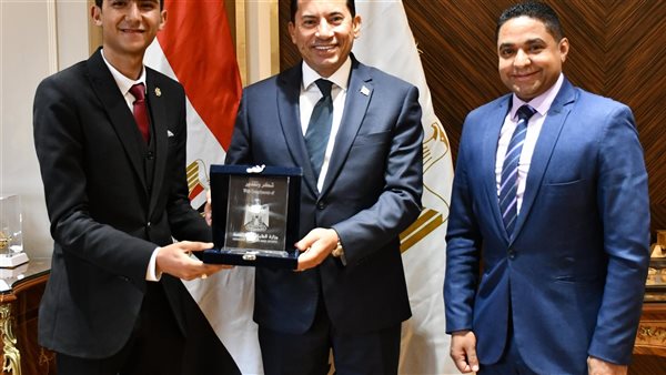 وزير الشباب والرياضة