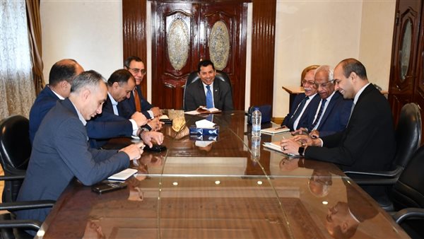 وزير الشباب والرياضة