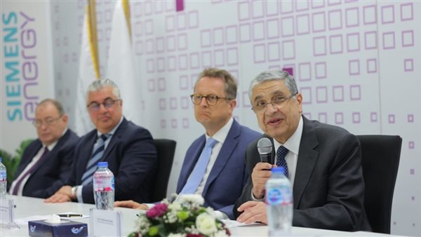 وزير الكهرباء يشهد