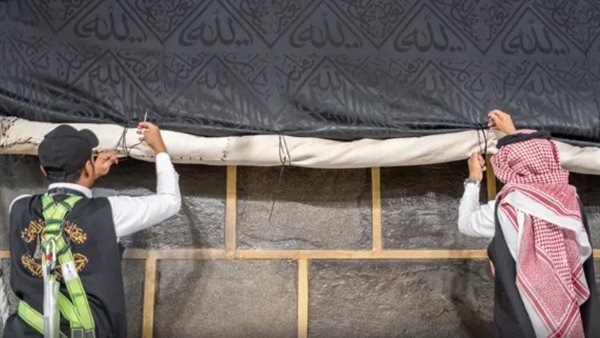 رفع ستار الكعبة 