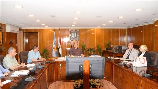 محافظ أسيوط يلتقي