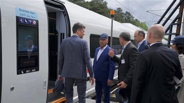  وزير النقل  والوفد