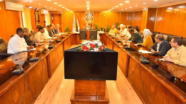 إجتماع محافظ أسيوط