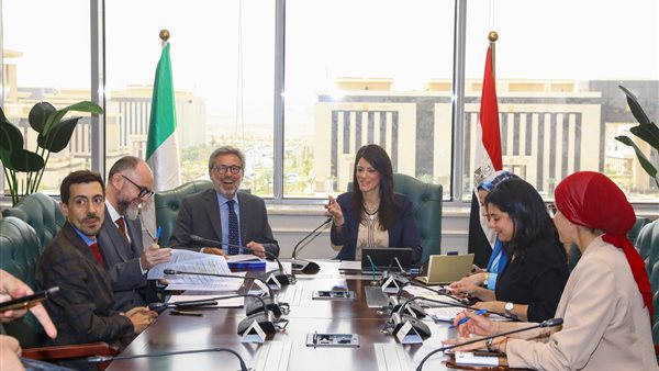 لجنة إدارة المقابل