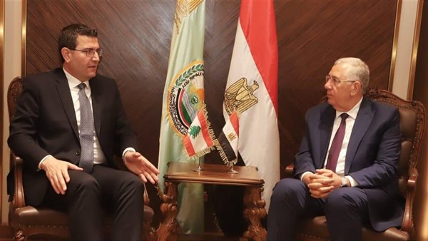  لقاء القصير مع عباس