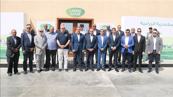 رئيس الوزراء فى مصنع