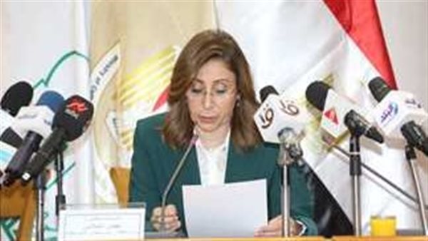 وزيرة الثقافة 