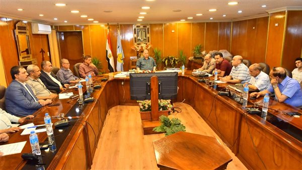 اجتماع محافظ أسيوط